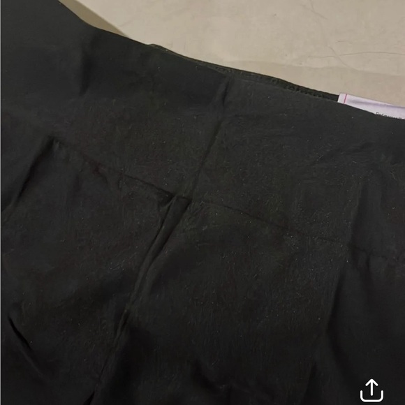 NWT medium black leggings stretchy 569 - Picture 2 of 3